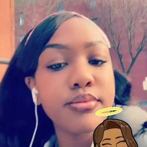 Meet your Posher, Lia